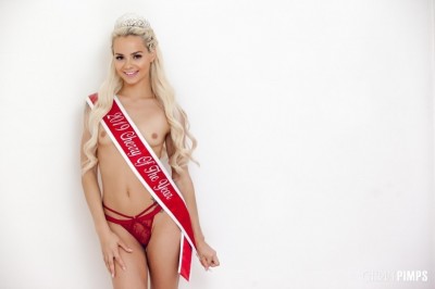 Cherry Pimps Crowns Elsa Jean as Cherry of the Year